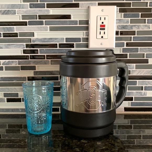 64 oz Embossed OSU Ohio State University Buckeyes “GO BUCKS” Insulated Thermos - Picture 2 of 10